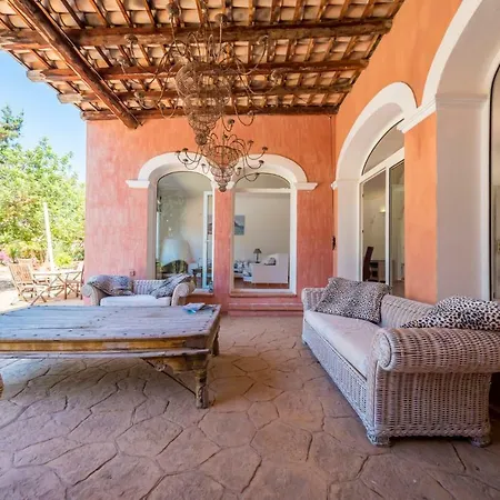 Villa Exclusive In Porroig
