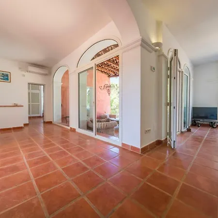 Villa Exclusive In Porroig
