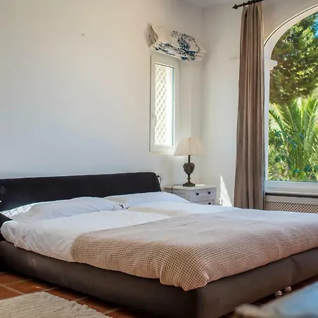 Villa Exclusive In Porroig *